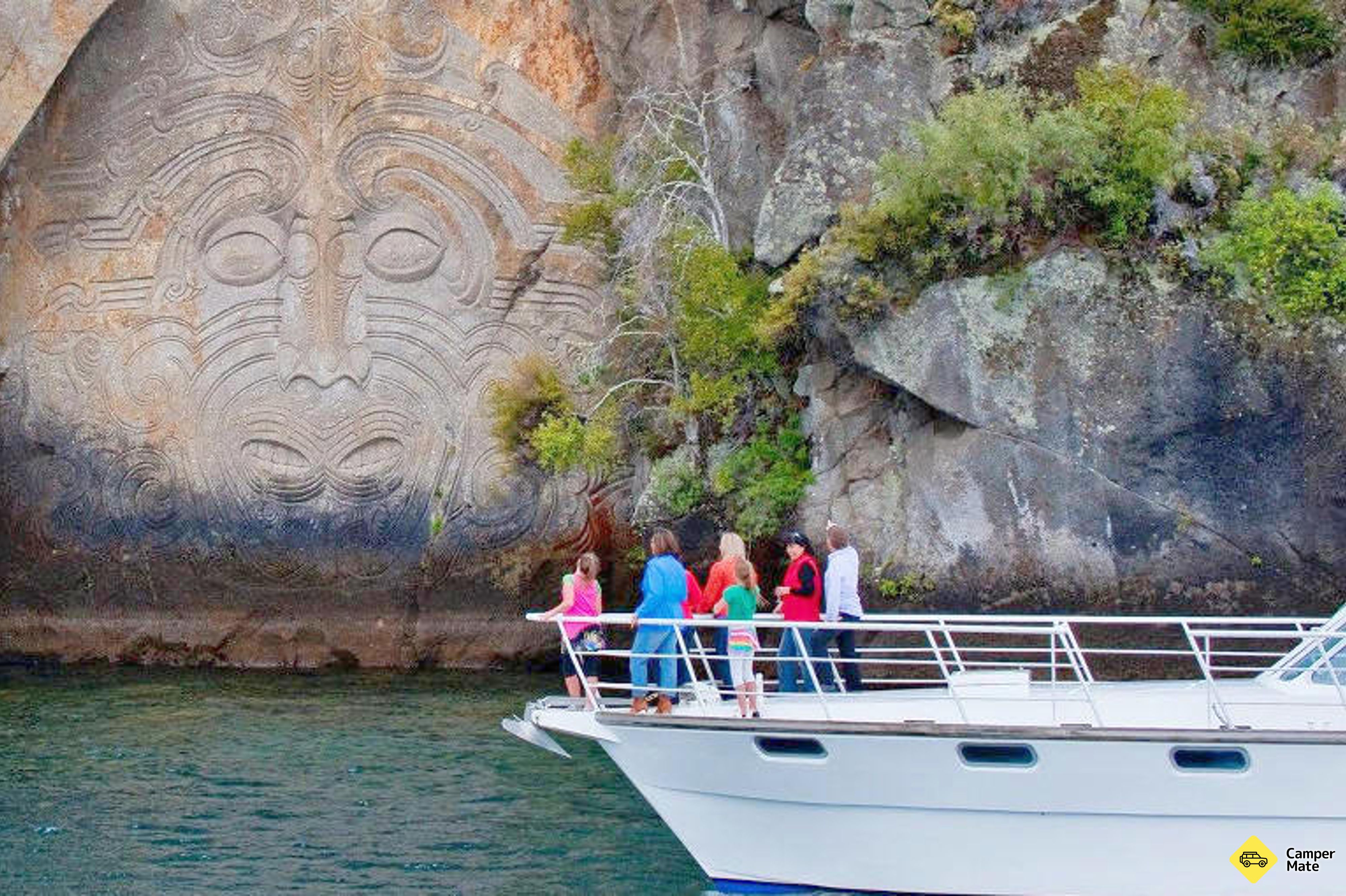 Lake Taupo Cruise till Mine Bay