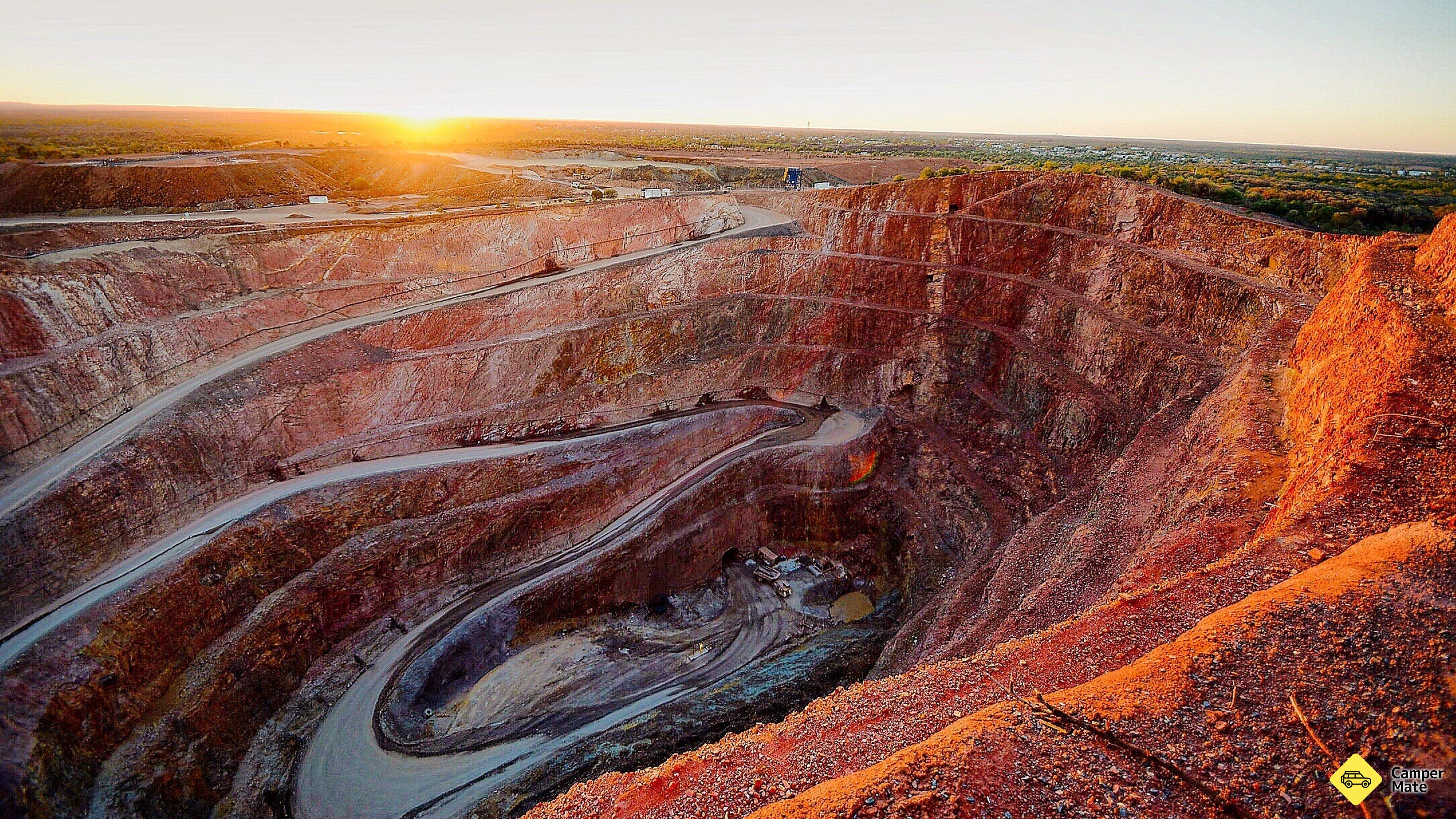 Fort Bourke Hill Lookout و Open Cut Mine