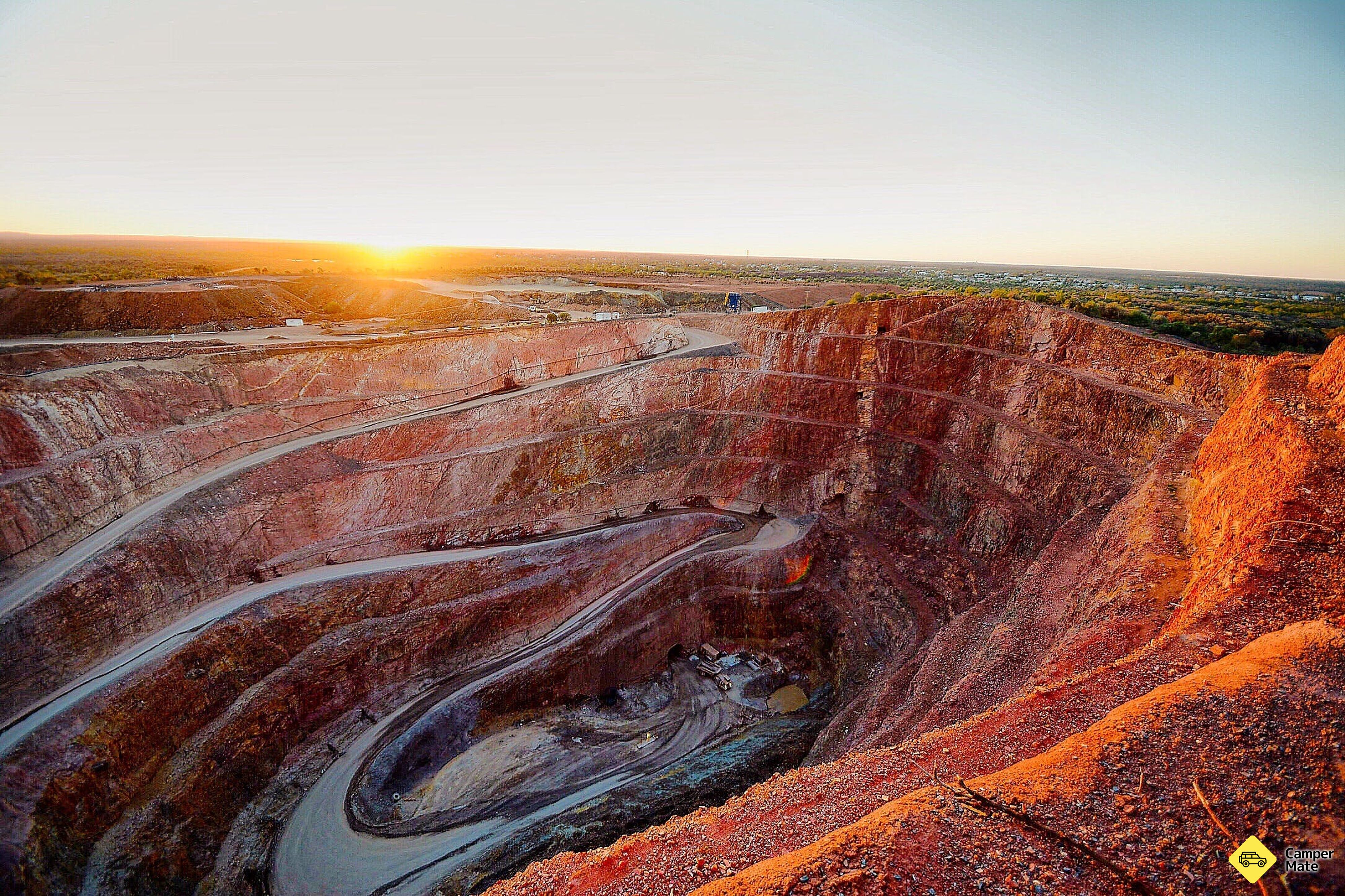 Fort Bourke Hill Lookout و Open Cut Mine