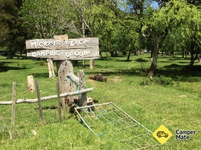 Hotell nära Mickeys Place Campsite