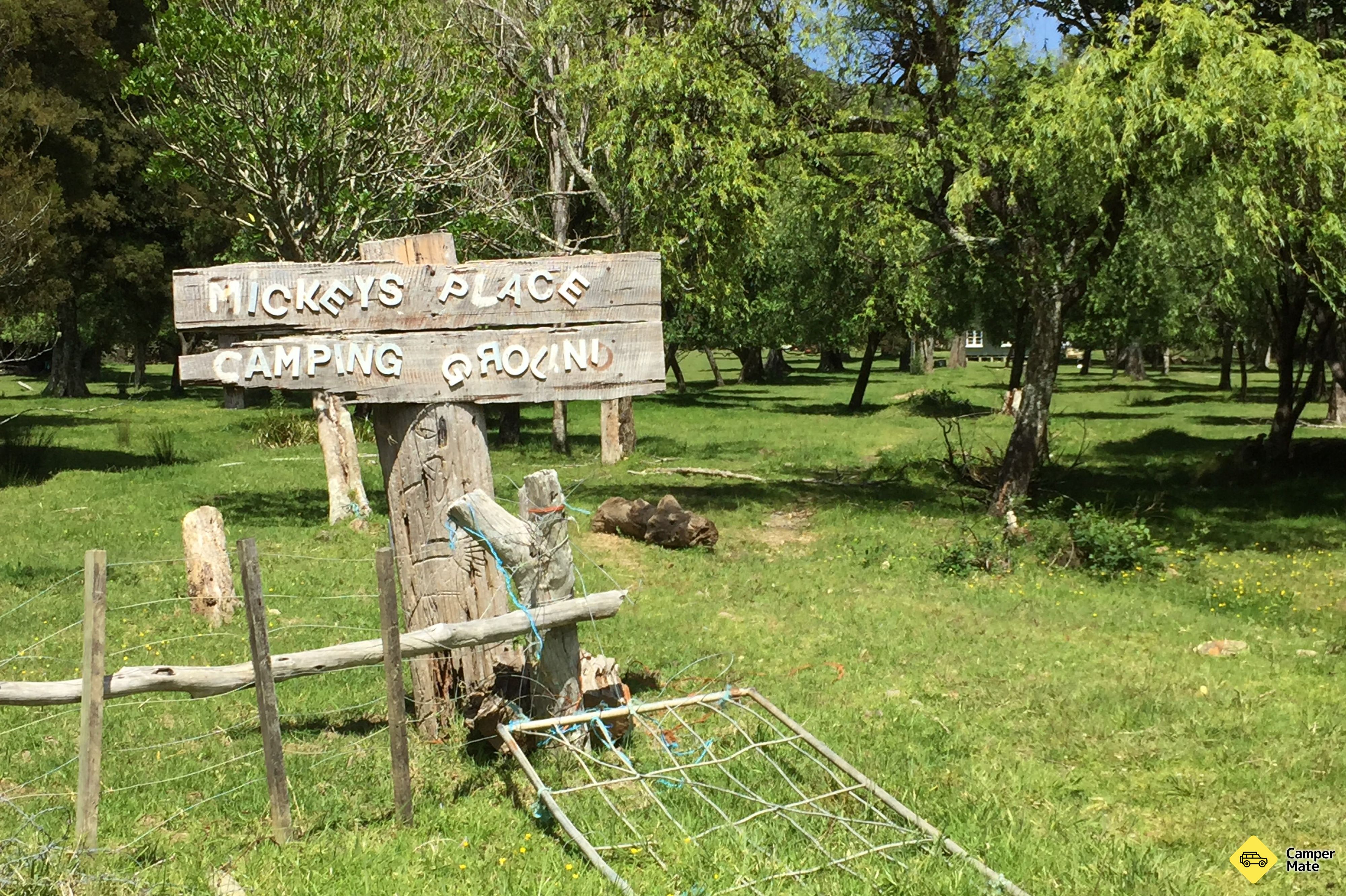 Hotell nära Mickeys Place Campsite