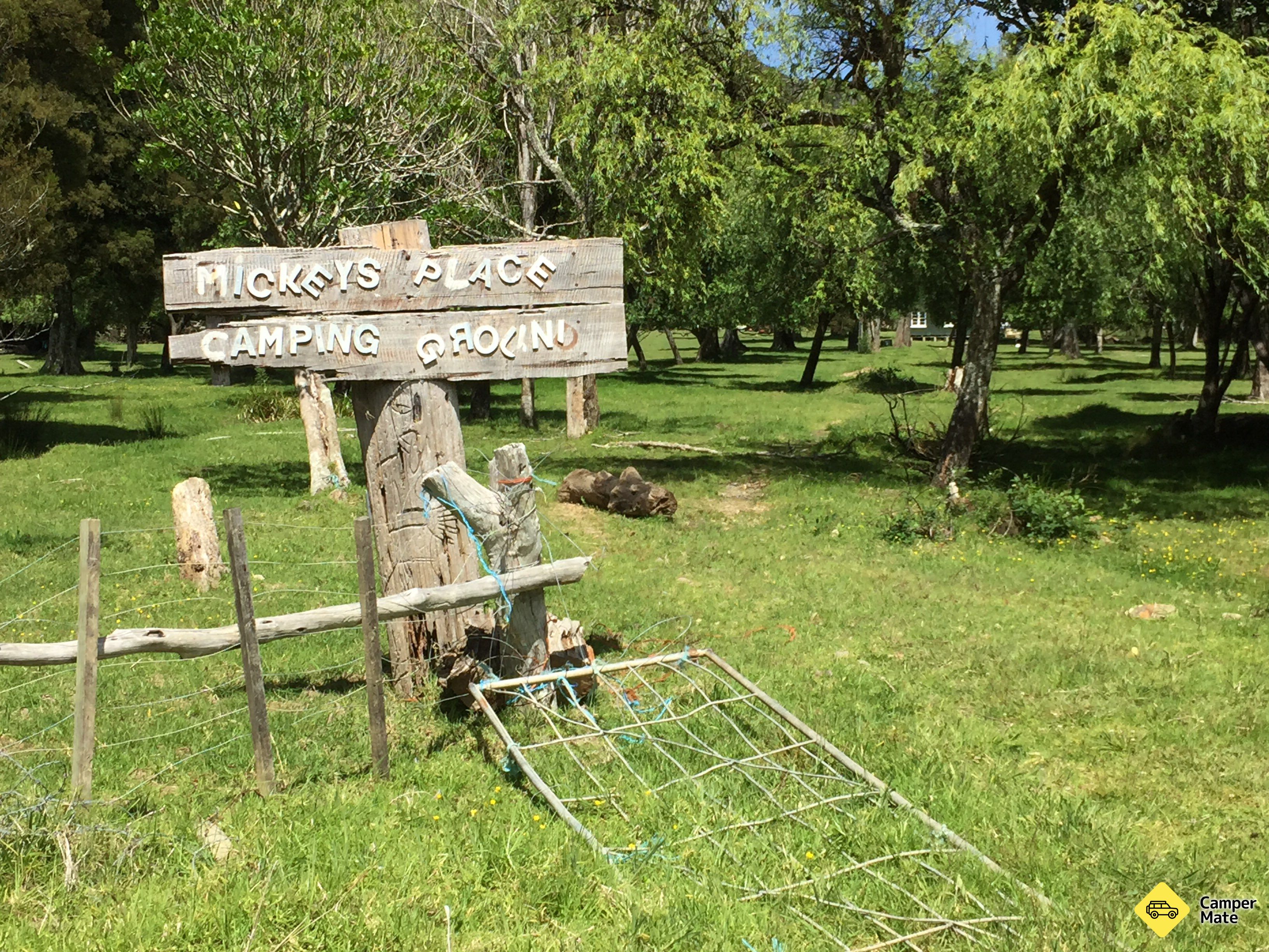Hotell nära Mickeys Place Campsite
