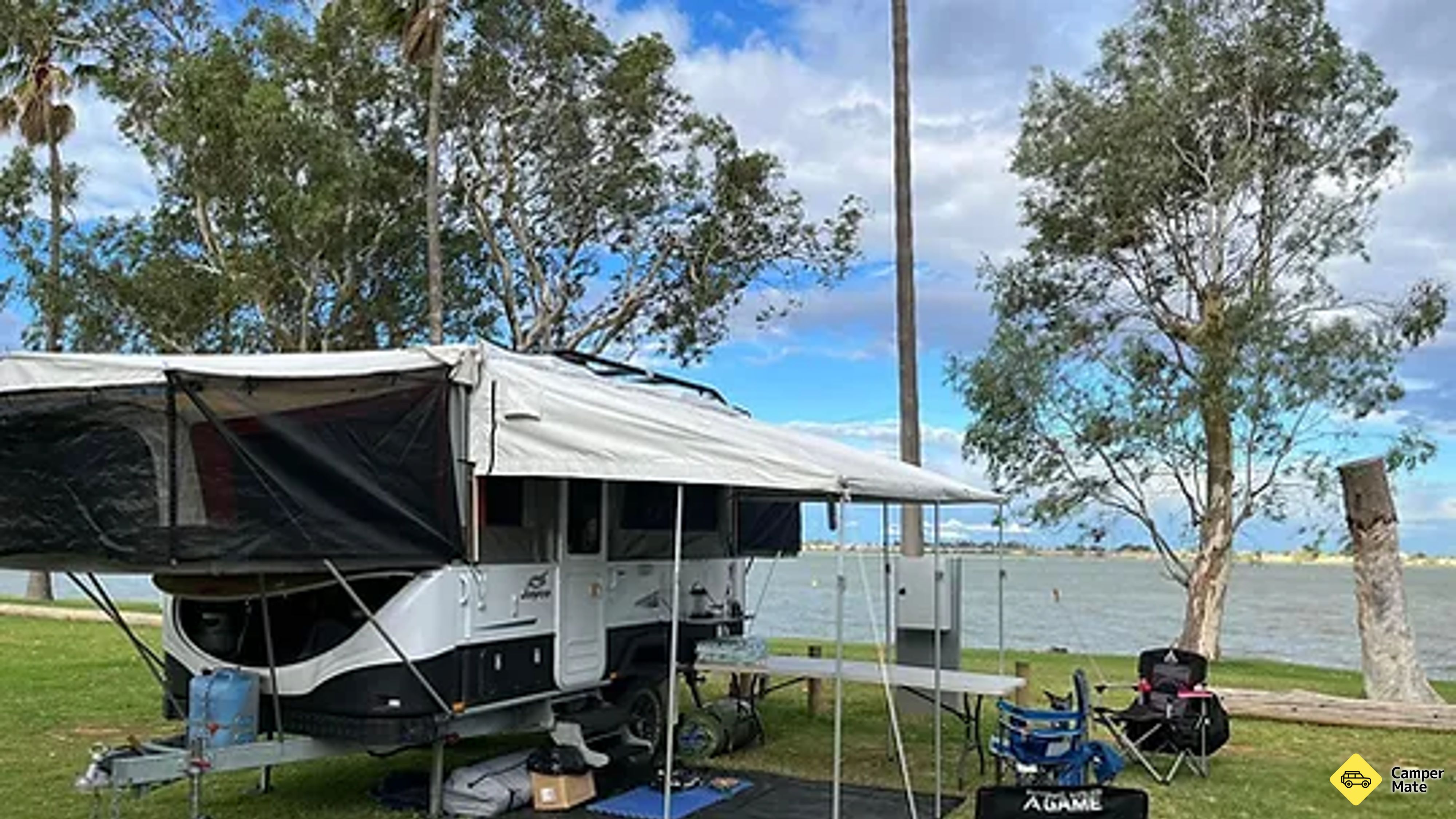 האותיות הקטנות של Lake Charm Foreshore Caravan Park