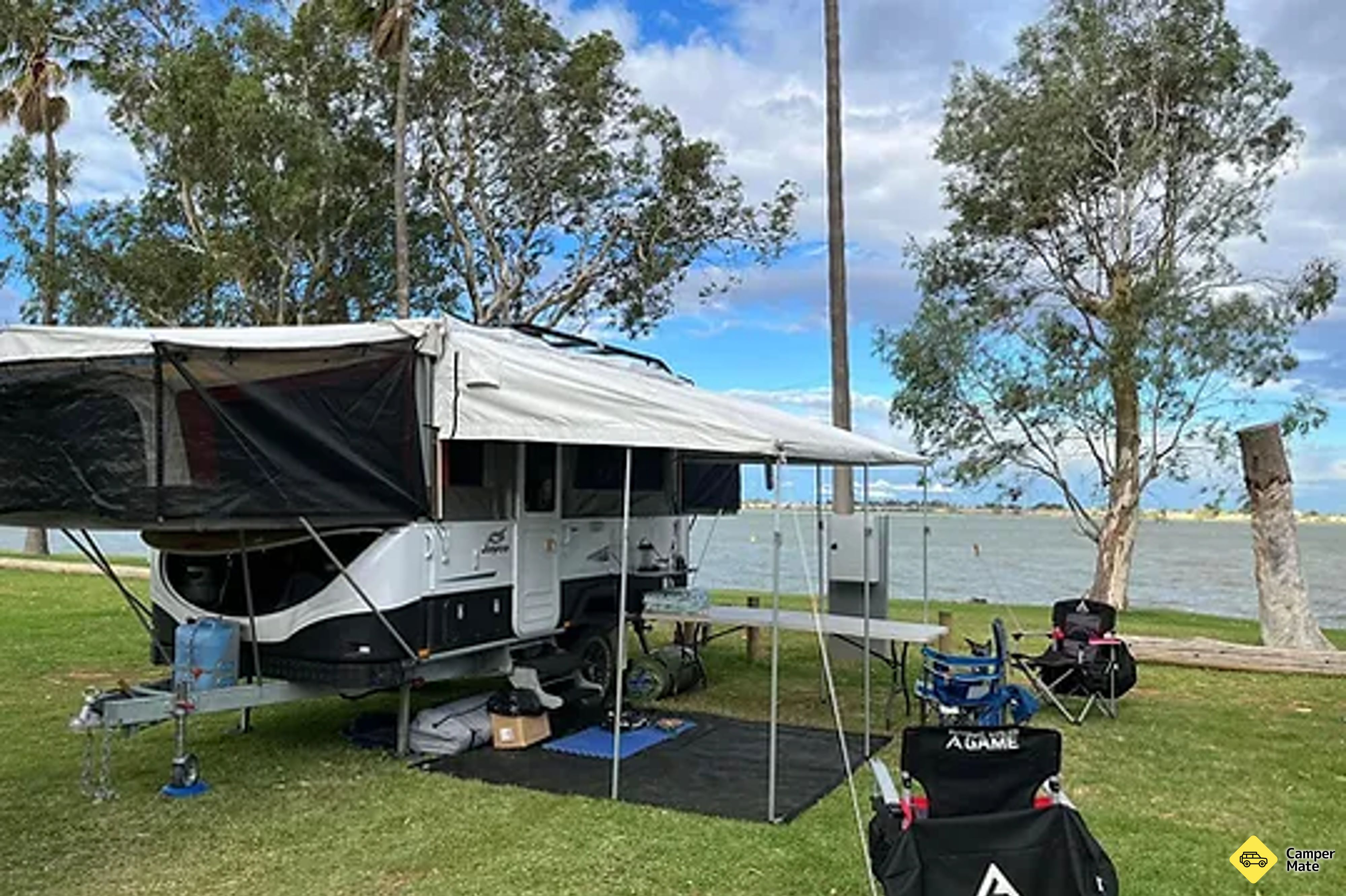 האותיות הקטנות של Lake Charm Foreshore Caravan Park